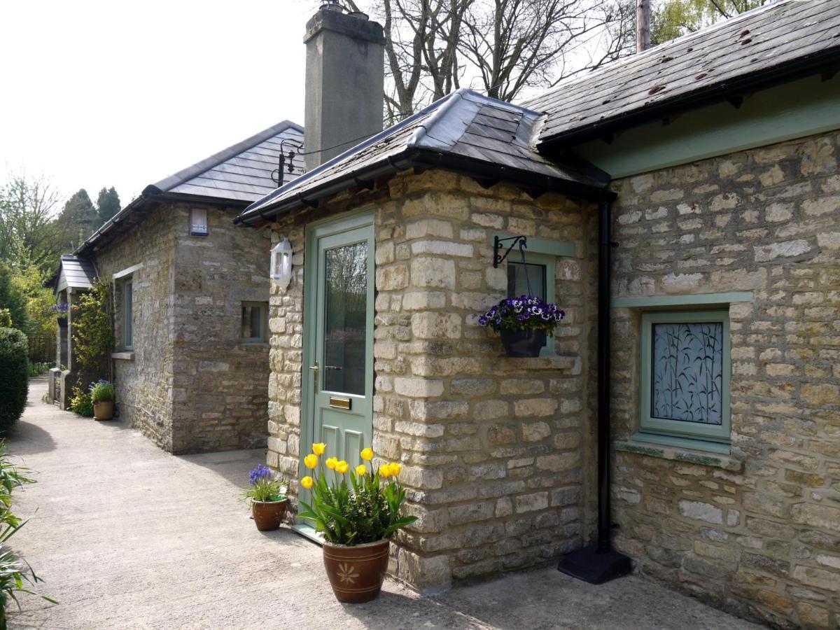 Cosy Stone Cottage, The Bungalow Perrotts Brook ไซเร็นเซสเตอร์ ภายนอก รูปภาพ