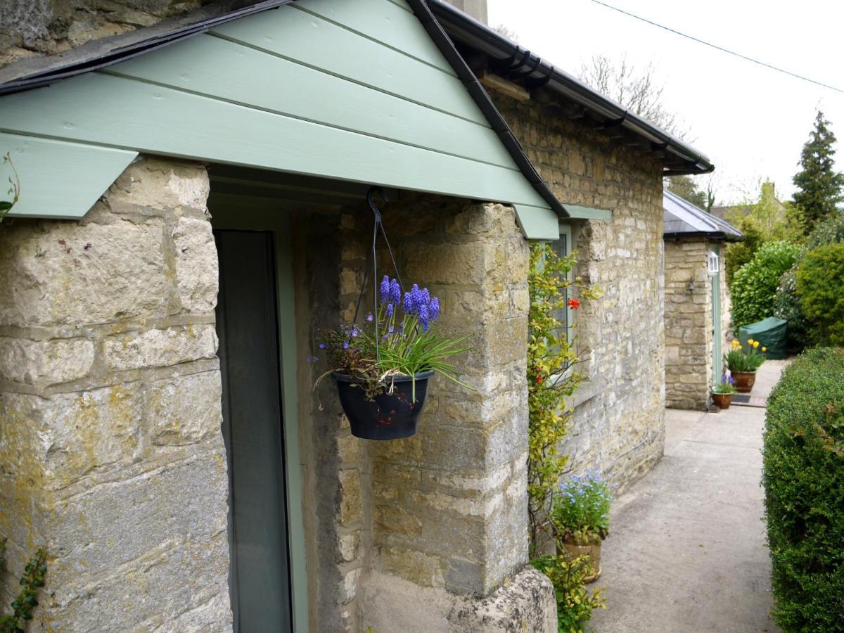 Cosy Stone Cottage, The Bungalow Perrotts Brook ไซเร็นเซสเตอร์ ภายนอก รูปภาพ