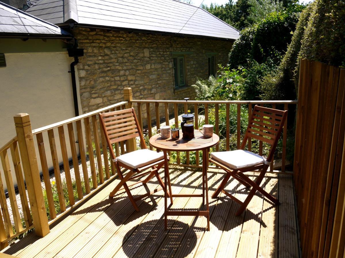 Cosy Stone Cottage, The Bungalow Perrotts Brook ไซเร็นเซสเตอร์ ภายนอก รูปภาพ