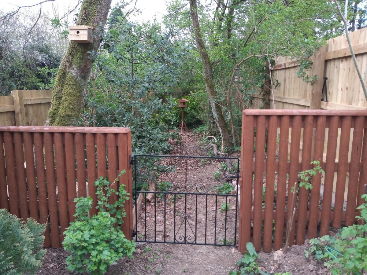 Cosy Stone Cottage, The Bungalow Perrotts Brook ไซเร็นเซสเตอร์ ภายนอก รูปภาพ