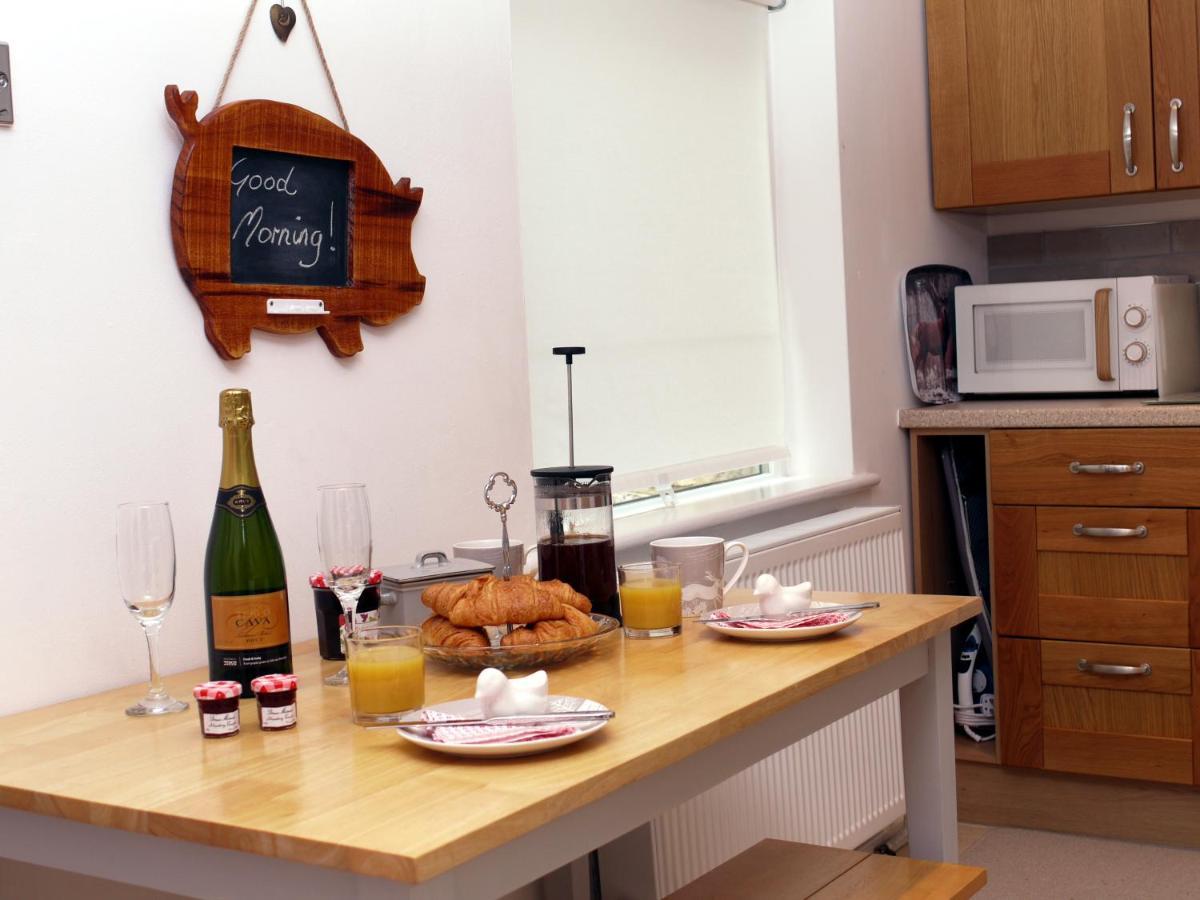 Cosy Stone Cottage, The Bungalow Perrotts Brook ไซเร็นเซสเตอร์ ภายนอก รูปภาพ
