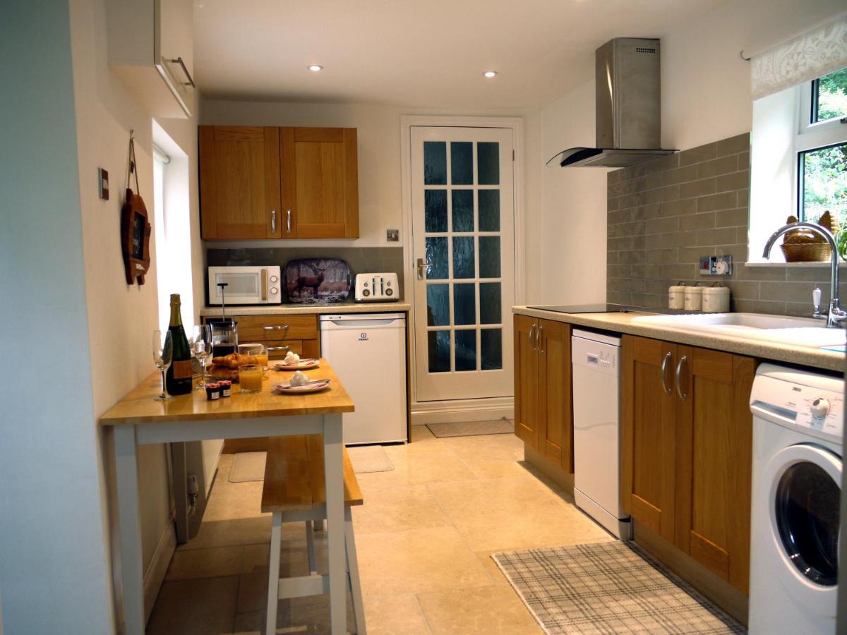 Cosy Stone Cottage, The Bungalow Perrotts Brook ไซเร็นเซสเตอร์ ภายนอก รูปภาพ
