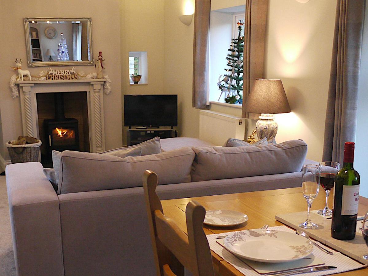 Cosy Stone Cottage, The Bungalow Perrotts Brook ไซเร็นเซสเตอร์ ภายนอก รูปภาพ