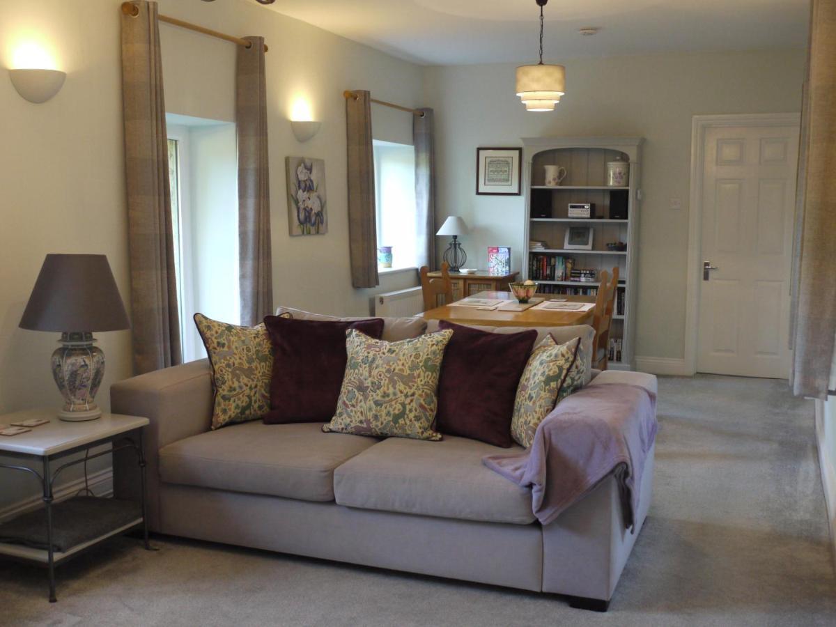 Cosy Stone Cottage, The Bungalow Perrotts Brook ไซเร็นเซสเตอร์ ภายนอก รูปภาพ